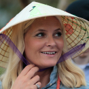 The Crown Princess was given a hat by the locals in Hue. Photo: Lise Åserud, NTB scanpix.
